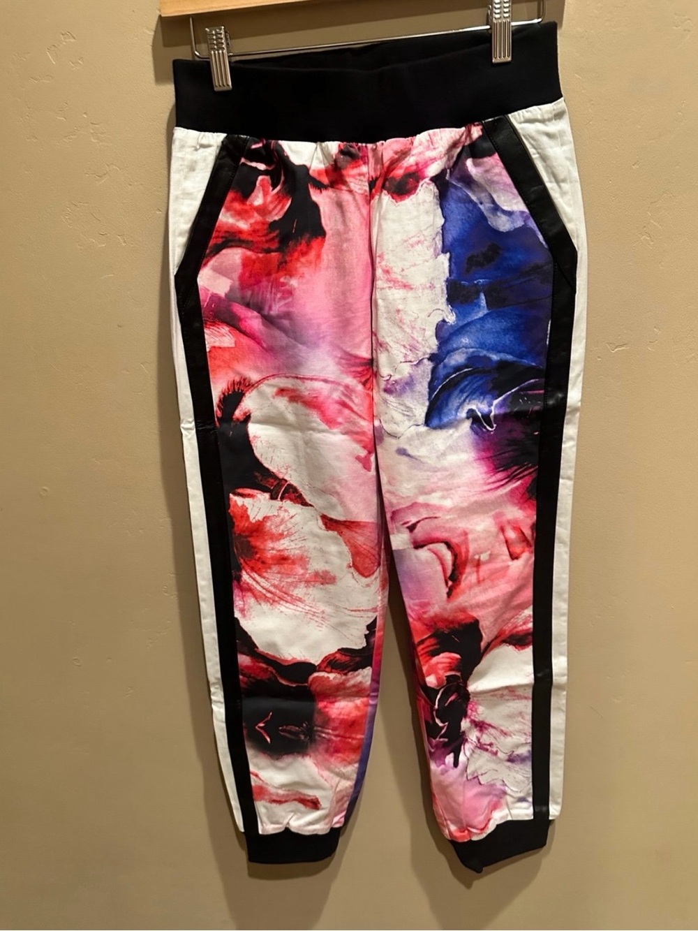 Stella & Jamie Floral Jogger Pants – Faux Leather Trim – Size Small